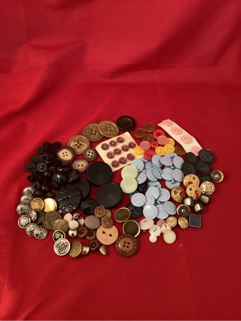 163 grams of Assorted Buttons